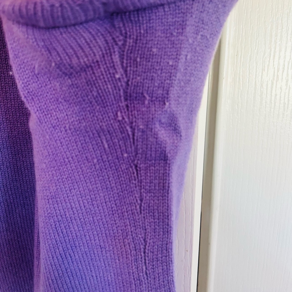 Charter club. Shirt sleeve cashmere sweater in lilac purple color. Size large - Picture 5 of 6